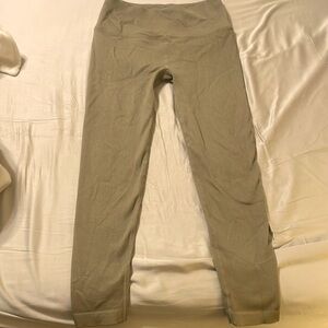 Pilates leggings never worn